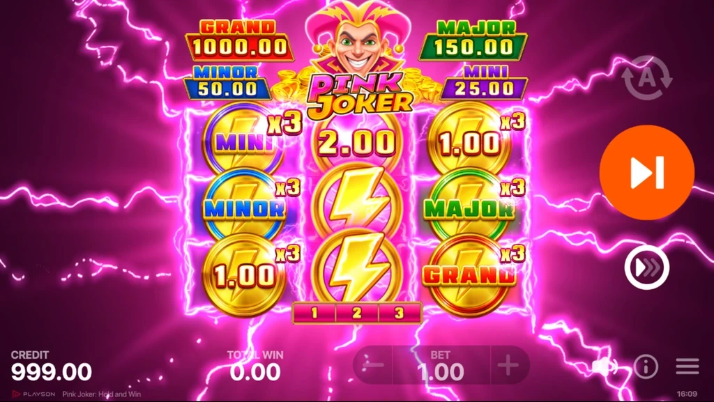 Скриншот слота Pink Joker Hold and Win с сеткой 3x3 и фруктовыми символами